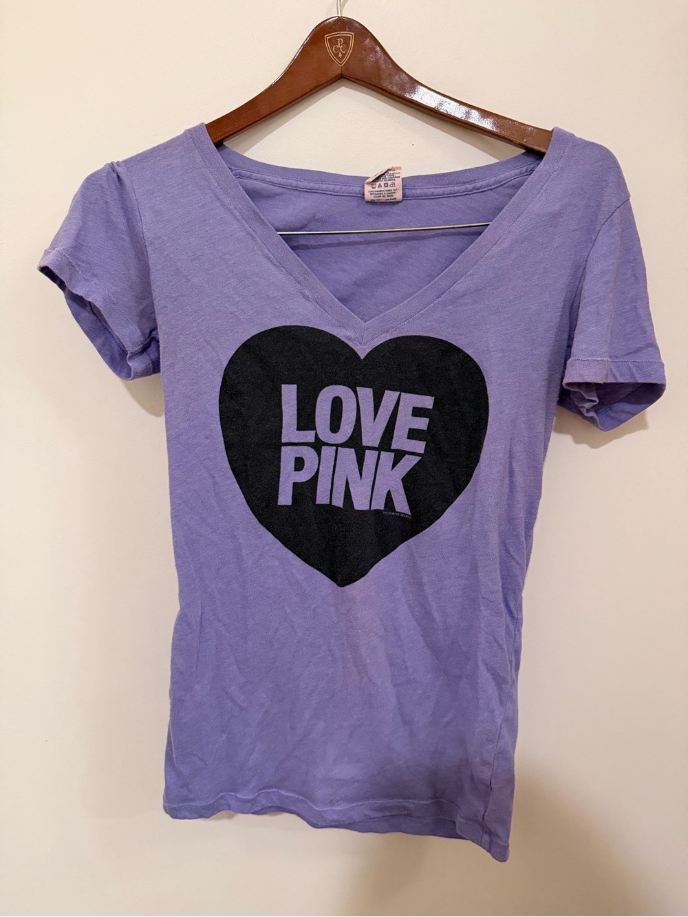 PINK Victoria's Secret Lavender V-Neck Tee with Black Heart Logo Size XS 34B